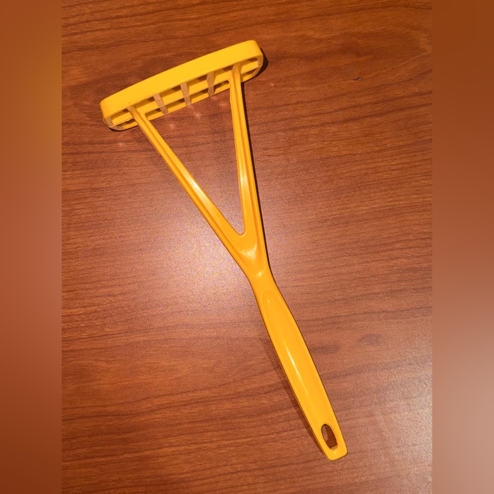 Vintage Foley Nylon Handheld Kitchen Utensil YELLOW Potato Masher A029